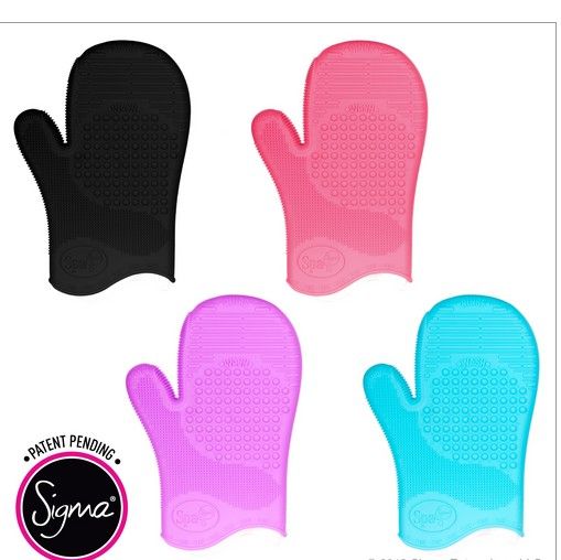 SIGMA SPA™ BRUSH CLEANING GLOVE